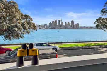 2/22 Queens Parade, Devonport