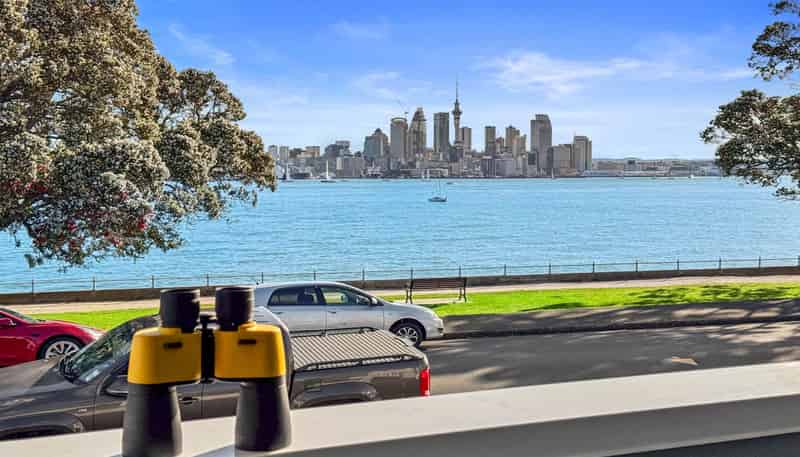 2/22 Queens Parade, Devonport