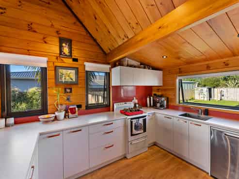 5 Kaitake Place, Oakura