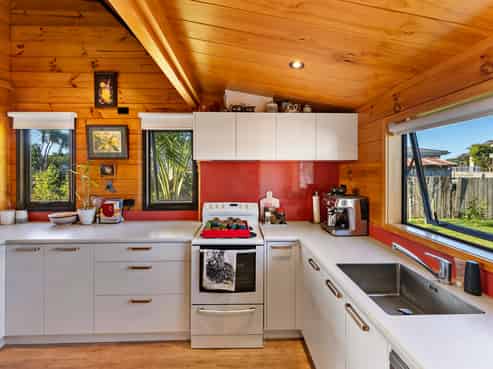 5 Kaitake Place, Oakura