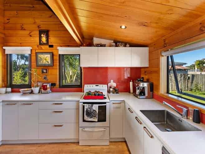 5 Kaitake Place, Oakura