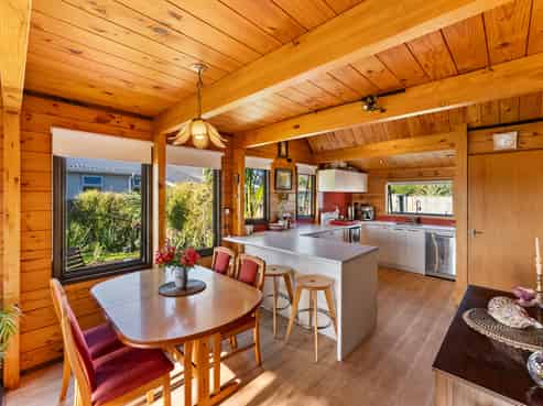 5 Kaitake Place, Oakura