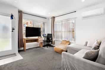 6/12 Raines Avenue, Forrest Hill