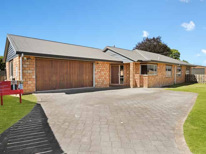 45 Stoneleigh Drive, Chartwell