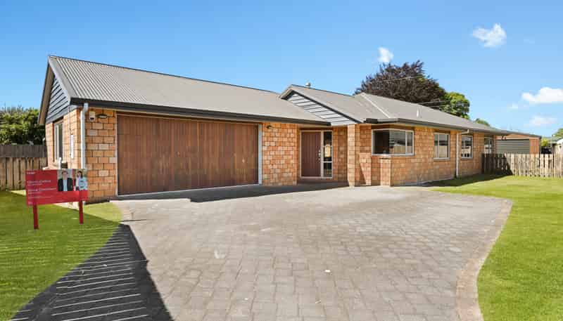 45 Stoneleigh Drive, Chartwell