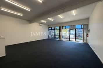 FUNCTIONAL CITY FRINGE SPACE + ROLLER DOOR ACCESS