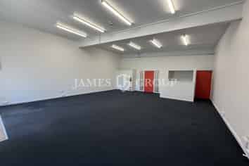 FUNCTIONAL CITY FRINGE SPACE + ROLLER DOOR ACCESS