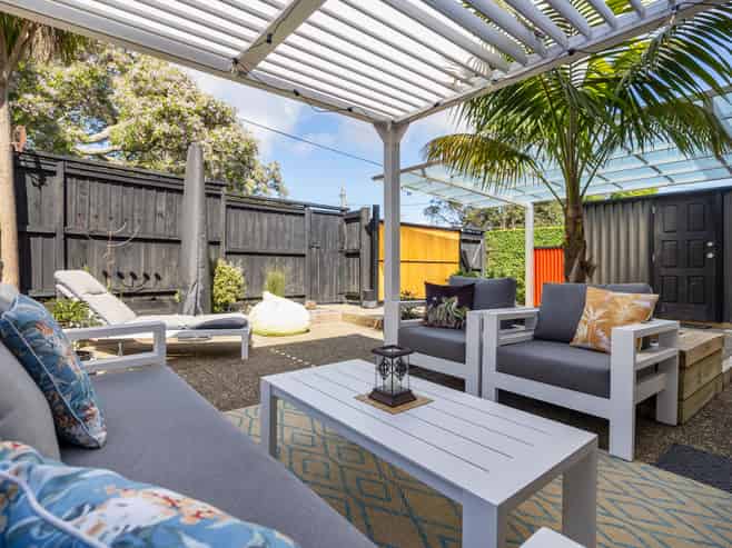 2/5 Wesley Avenue, Mount Albert