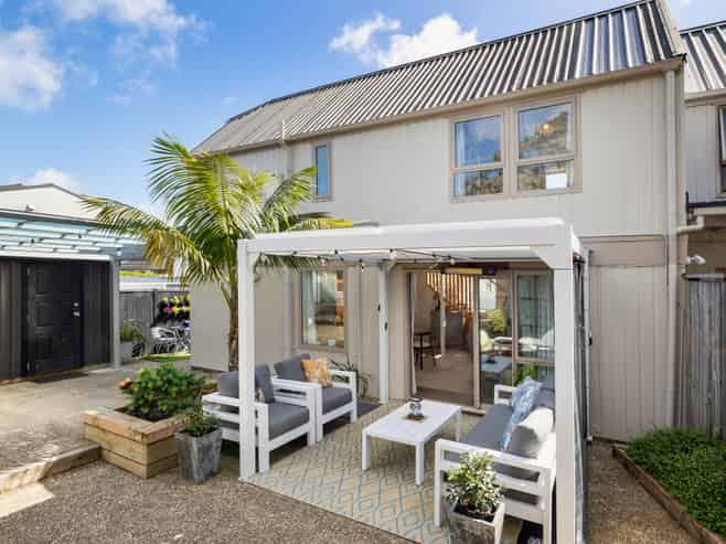 2/5 Wesley Avenue, Mount Albert