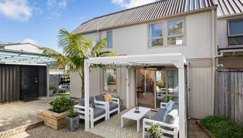 2/5 Wesley Avenue, Mount Albert