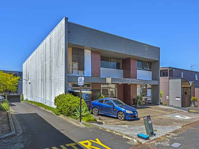 RECEIVERSHIP SALE - MUST BE SOLD