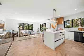 5A  Saddleback Rise, Murrays Bay