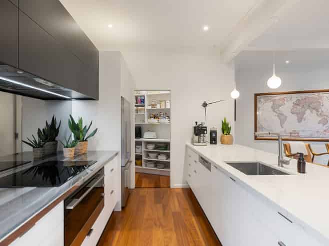 703 River Road, Chartwell