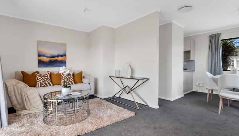 2/9 Porchester Road, Papakura