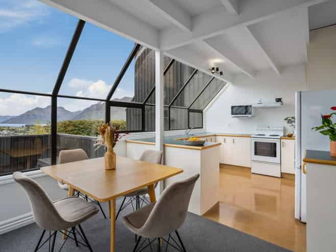 4 Goldleaf Hill, Queenstown