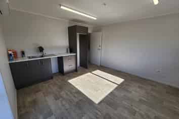 MODERN SHED WITH YARD
