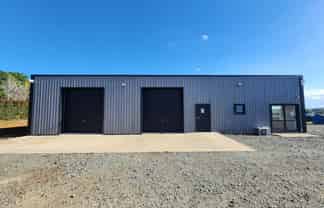 MODERN SHED WITH YARD
