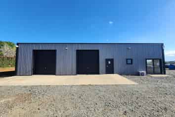 MODERN SHED WITH YARD
