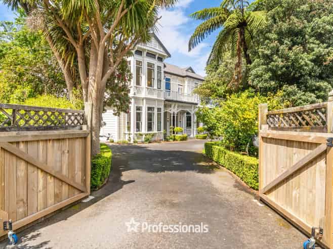 722 High Street, Boulcott