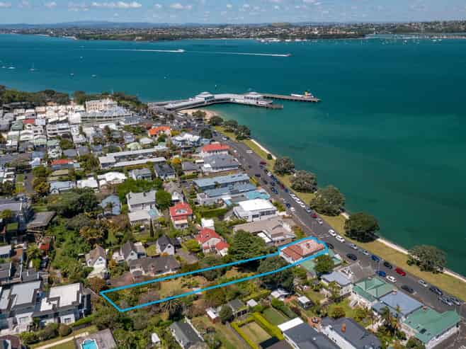 27 Queens Parade, Devonport