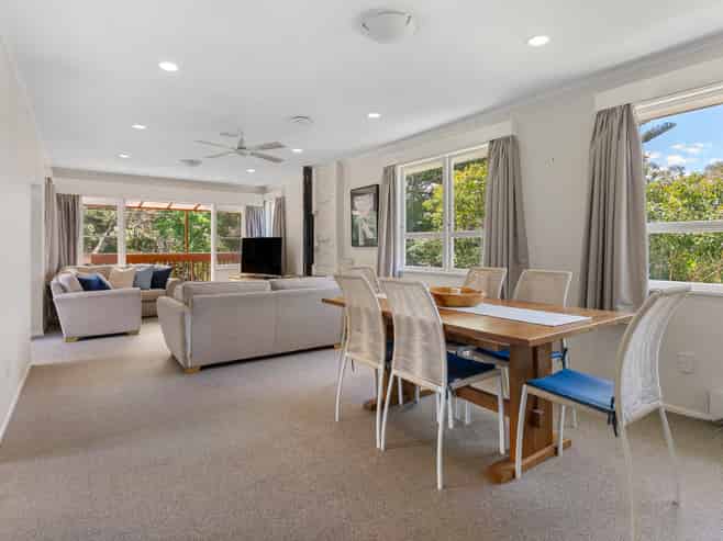 70 Fairclough Road, Beach Haven