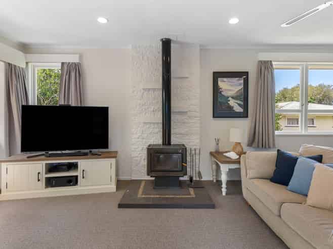 70 Fairclough Road, Beach Haven