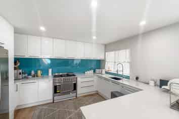 10 Regis Park Drive, Pukekohe