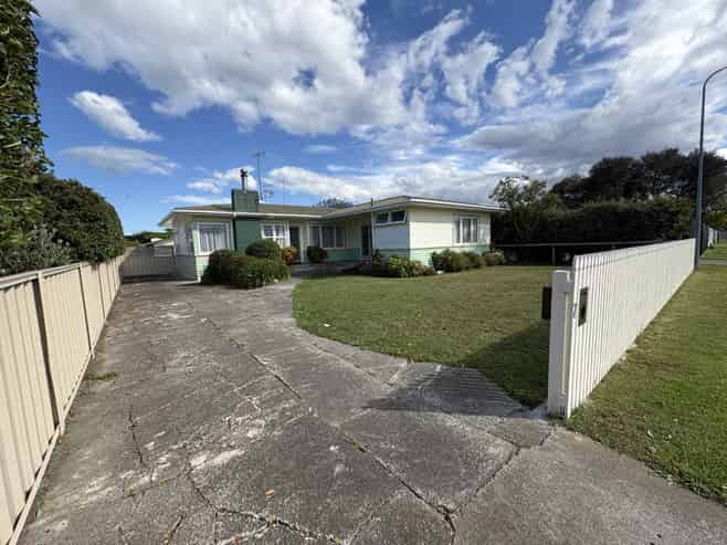 7 Bowling Road, Greenmeadows