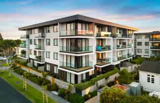 207/8A Lake Pupuke Drive, Takapuna