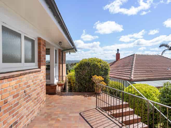 83 Mount Royal Avenue, Mount Albert