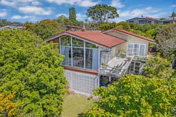 15 Colmar Road, Mellons Bay