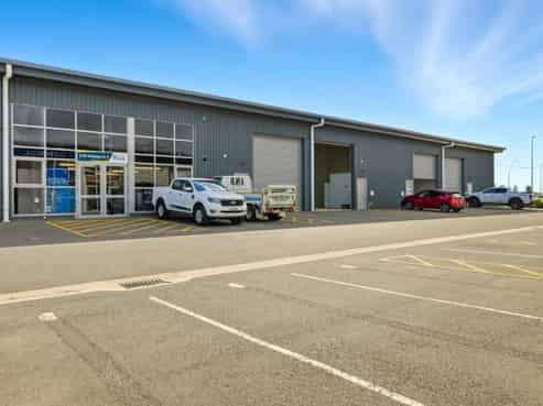 Sought after location - motivated vendor