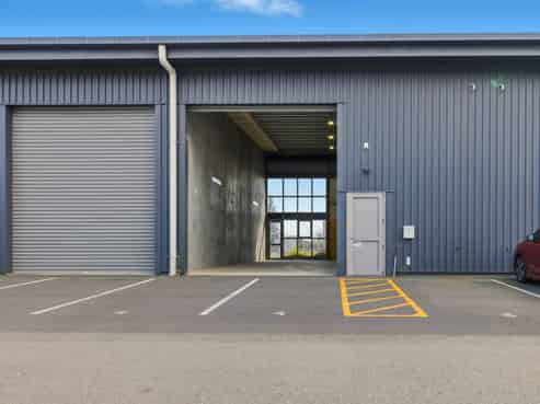 Sought after location - motivated vendor