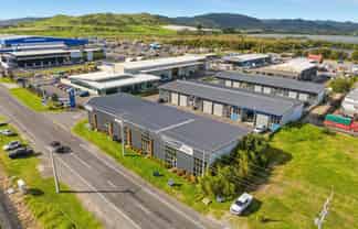 Sought after location - motivated vendor