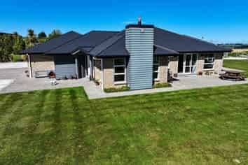 461 Cross Road, Pebbly Hill