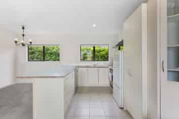 330B East Coast Road, Sunnynook