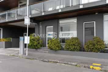 NORTH-FACING PARNELL OFFICE WITH TWO CAR PARKS