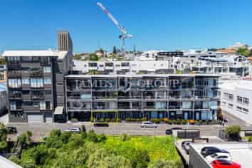 NORTH-FACING PARNELL OFFICE WITH TWO CAR PARKS