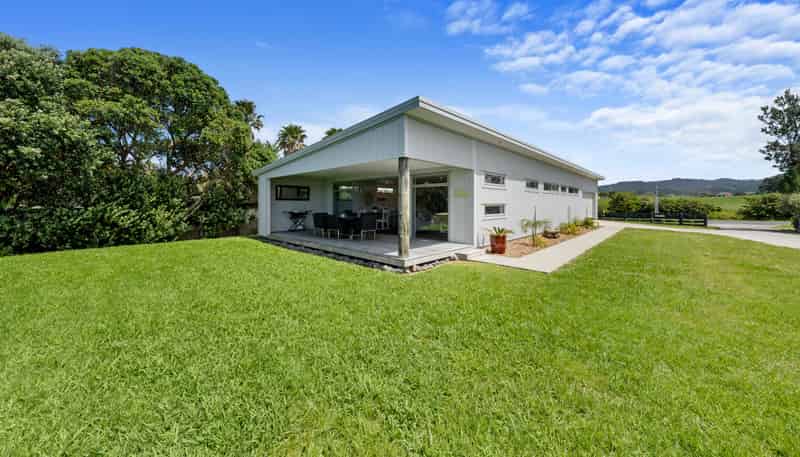 1158 East Coast Road, Kaiaua