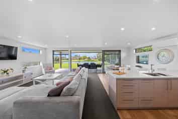 1158 East Coast Road, Kaiaua