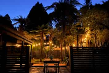 420 Scenic Drive, Waiatarua