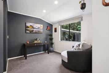 420 Scenic Drive, Waiatarua