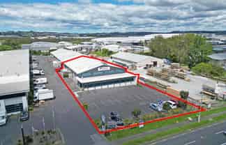 HIGH EXPOSURE SITE, AVAILABLE NOW
