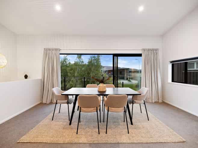 8 Le Mans Grove, Cromwell