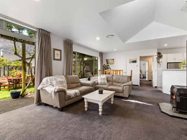 42 Remarkables Crescent, Frankton