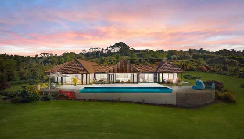 568A Whitford Road, Whitford