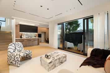 2C Knights Close, Rothesay Bay