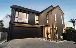 2C Knights Close, Rothesay Bay