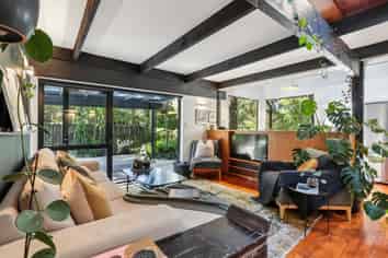 34 Hollywood Avenue, Titirangi