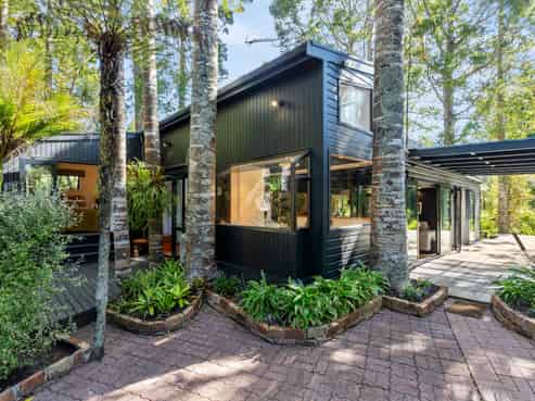 34 Hollywood Avenue, Titirangi